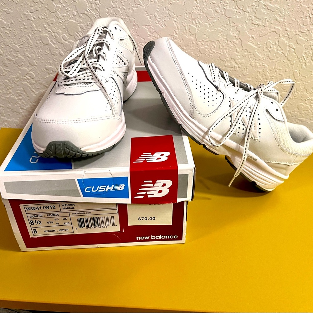 New Balance Womens Walking Sneakers US 8.5